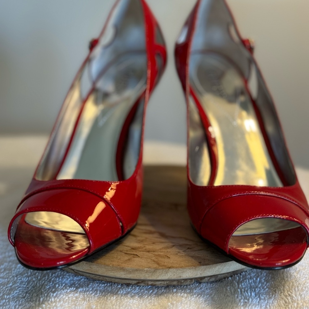 Classic GUESS Red Peep Toe Patent Leather  Size 8 mid heel excellent condition. - Picture 6 of 8